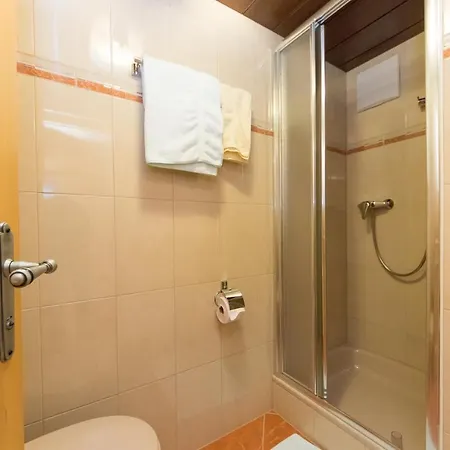 Hainzbauer فندق مبيت وإفطار